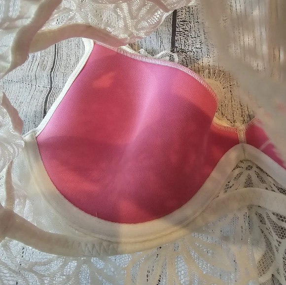 Victoria's Secret PINK Ivory Lace Bralette •Size Medium• Light padding - Picture 5 of 6